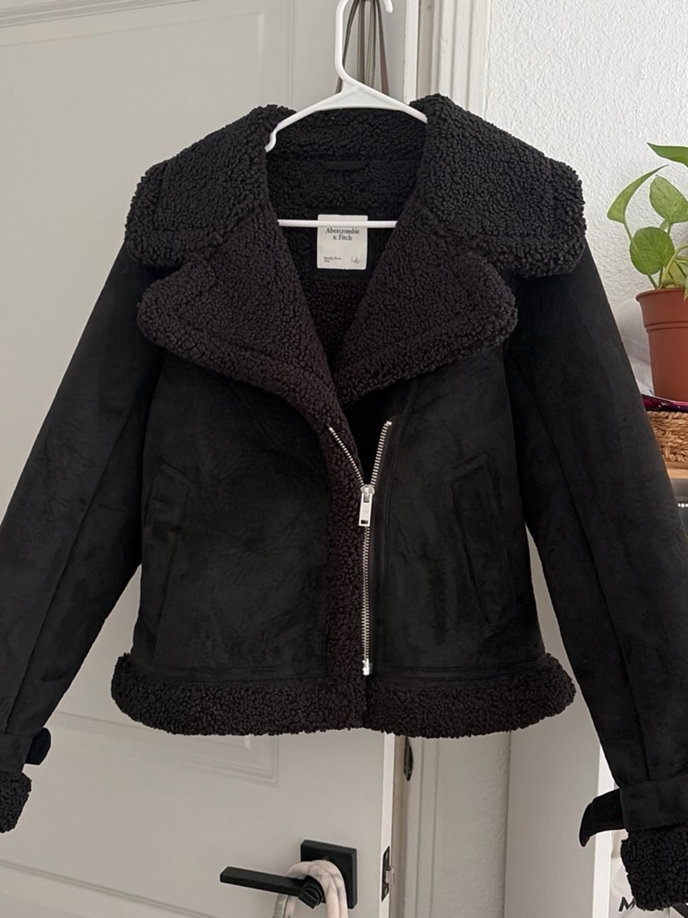 Abercrombie & Fitch women’s Black Shearling-Trim Bomber Jacket with Metal Zip